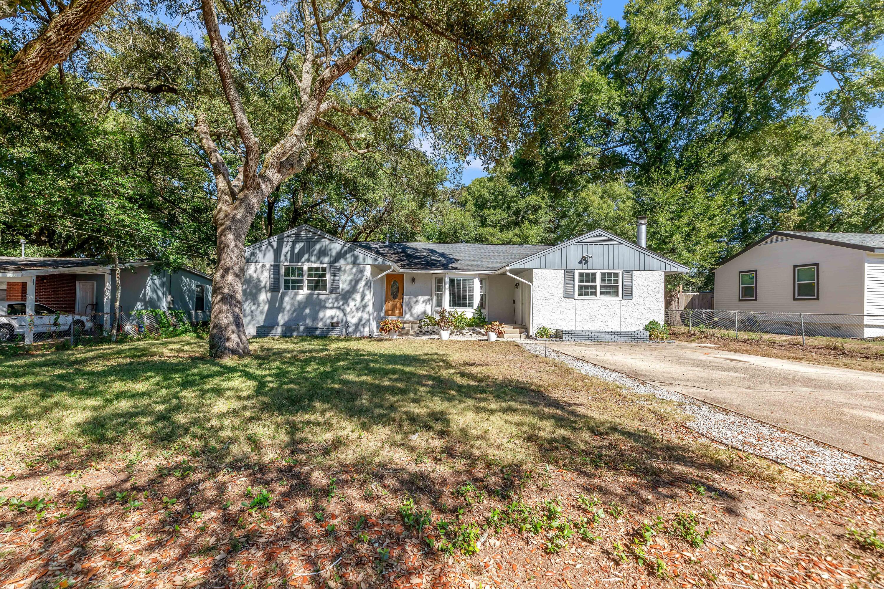 348 Chicago Avenue Valparaiso, FL 32580 - Photo 2 of 42 1 (4)