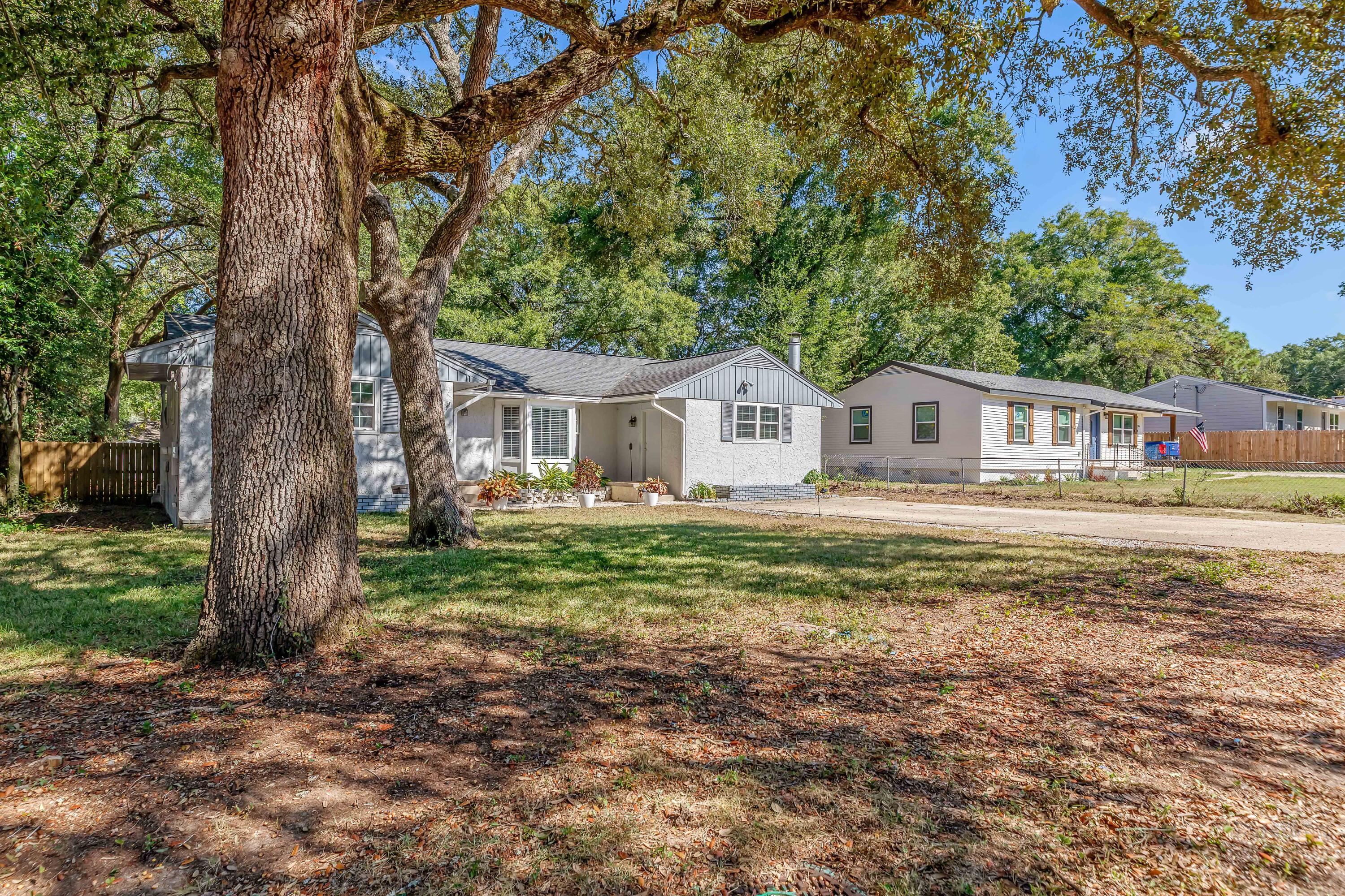 348 Chicago Avenue Valparaiso, FL 32580 - Photo 3 of 42 1 (1)