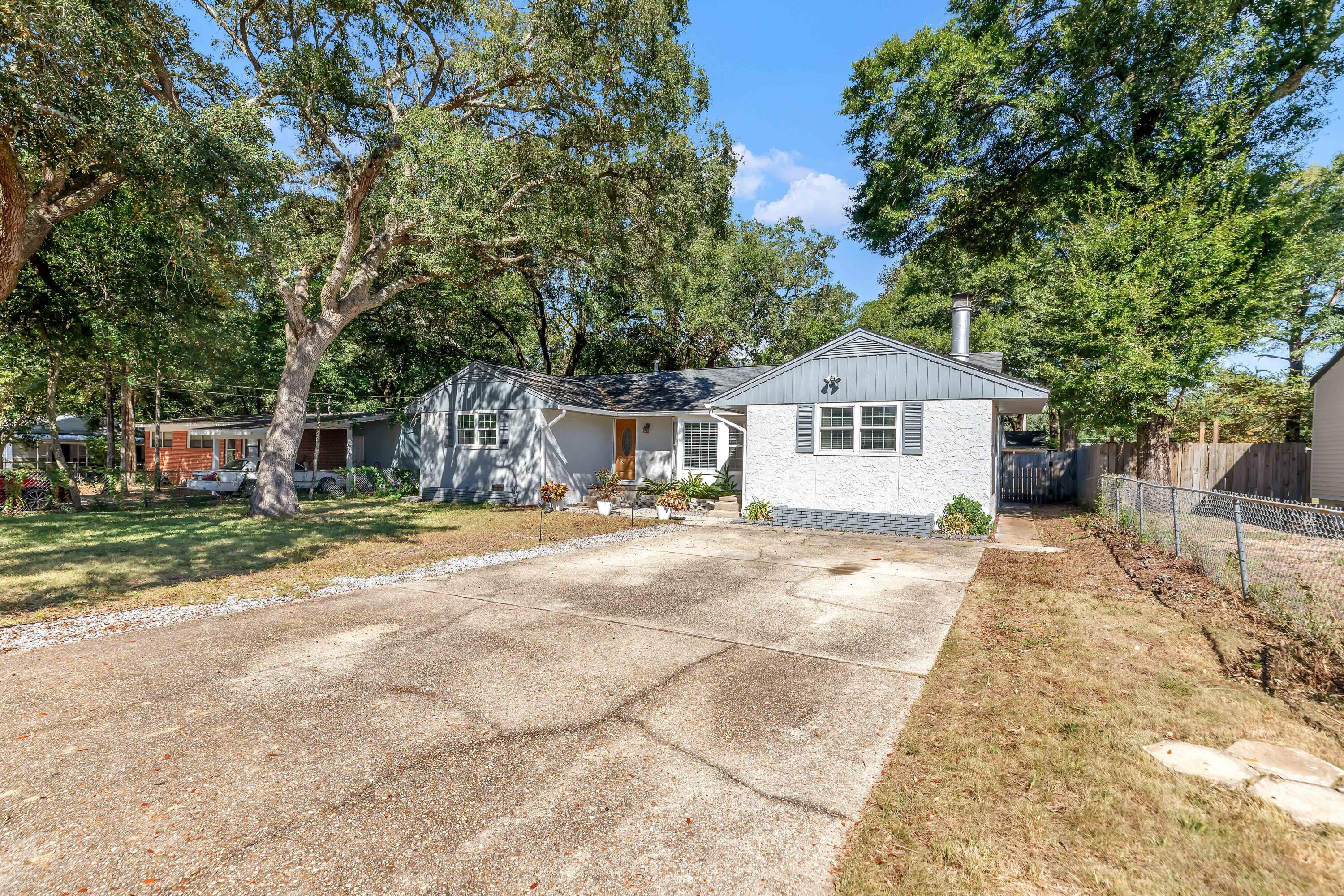 348 Chicago Avenue Valparaiso, FL 32580 - Photo 4 of 42 1 (7)