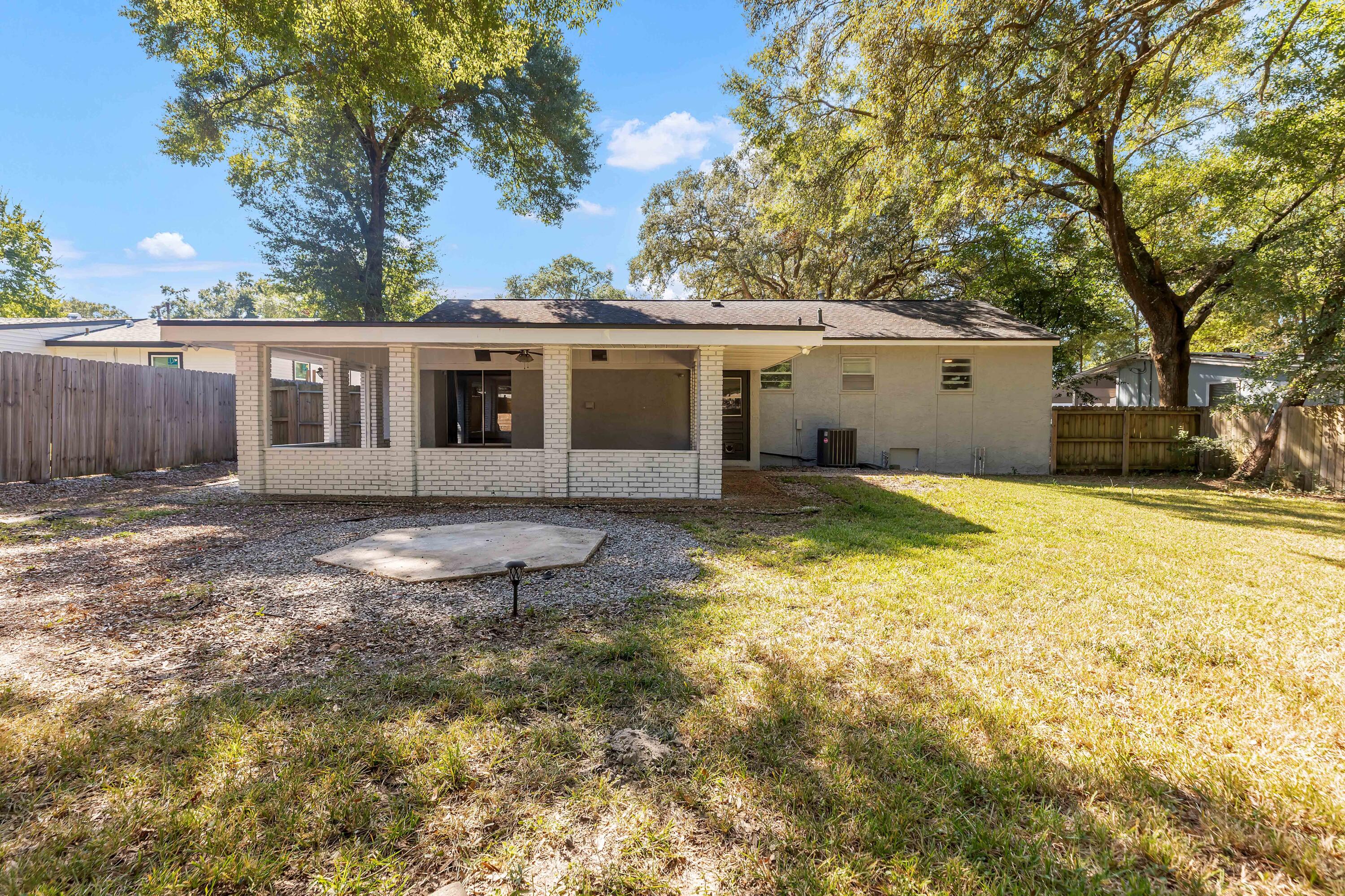 348 Chicago Avenue Valparaiso, FL 32580 - Photo 6 of 42 147A6152