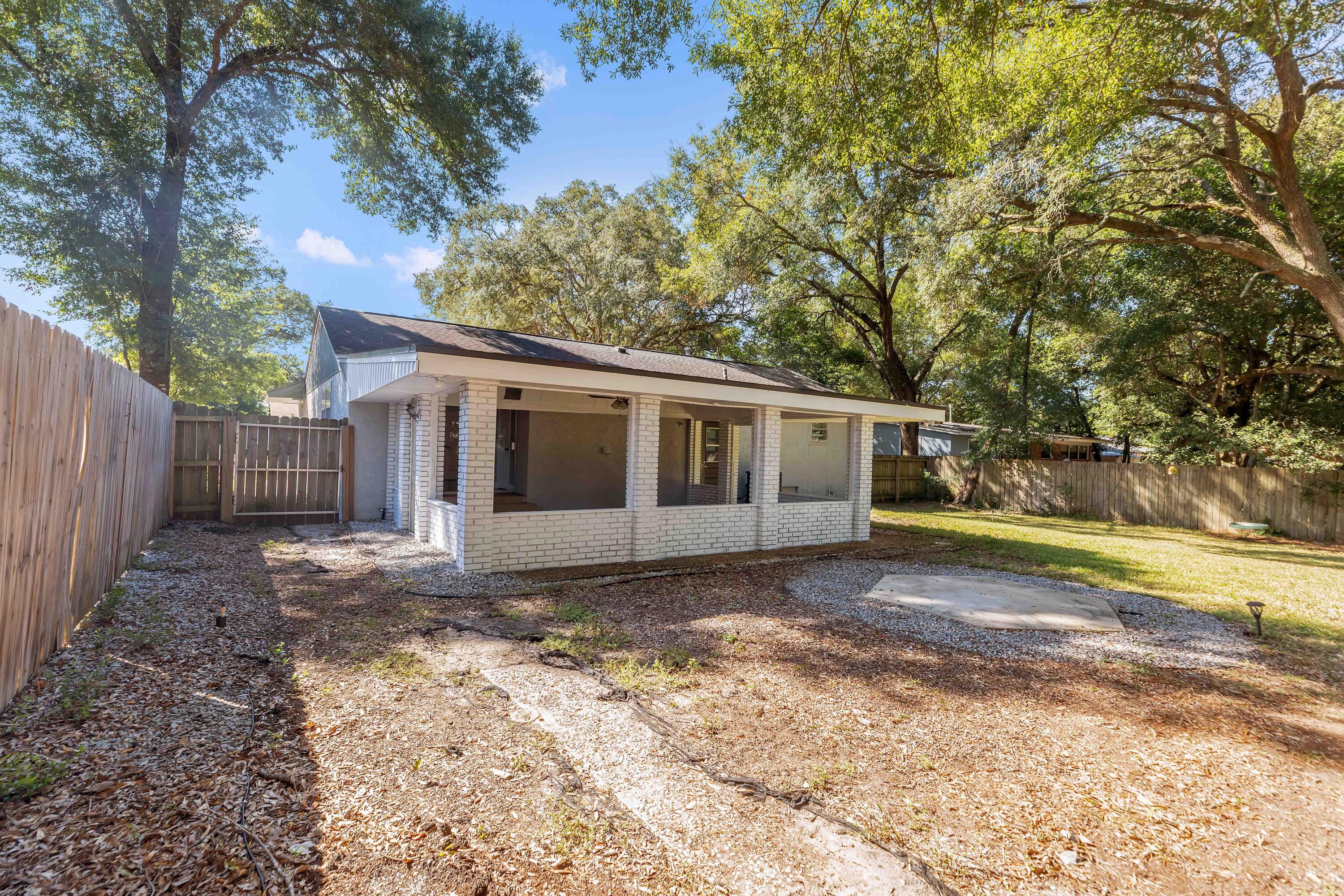 348 Chicago Avenue Valparaiso, FL 32580 - Photo 7 of 42 147A6149