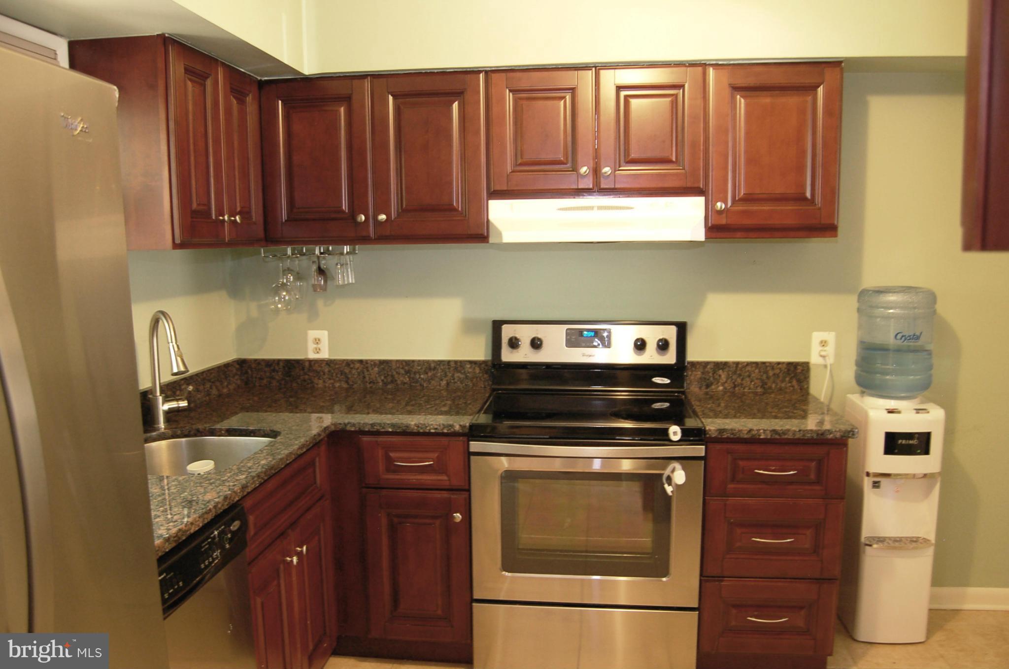 2452 Cloudcroft Square Reston, VA 20191 - Photo 7 of 25 Kitchen with Granite Counters