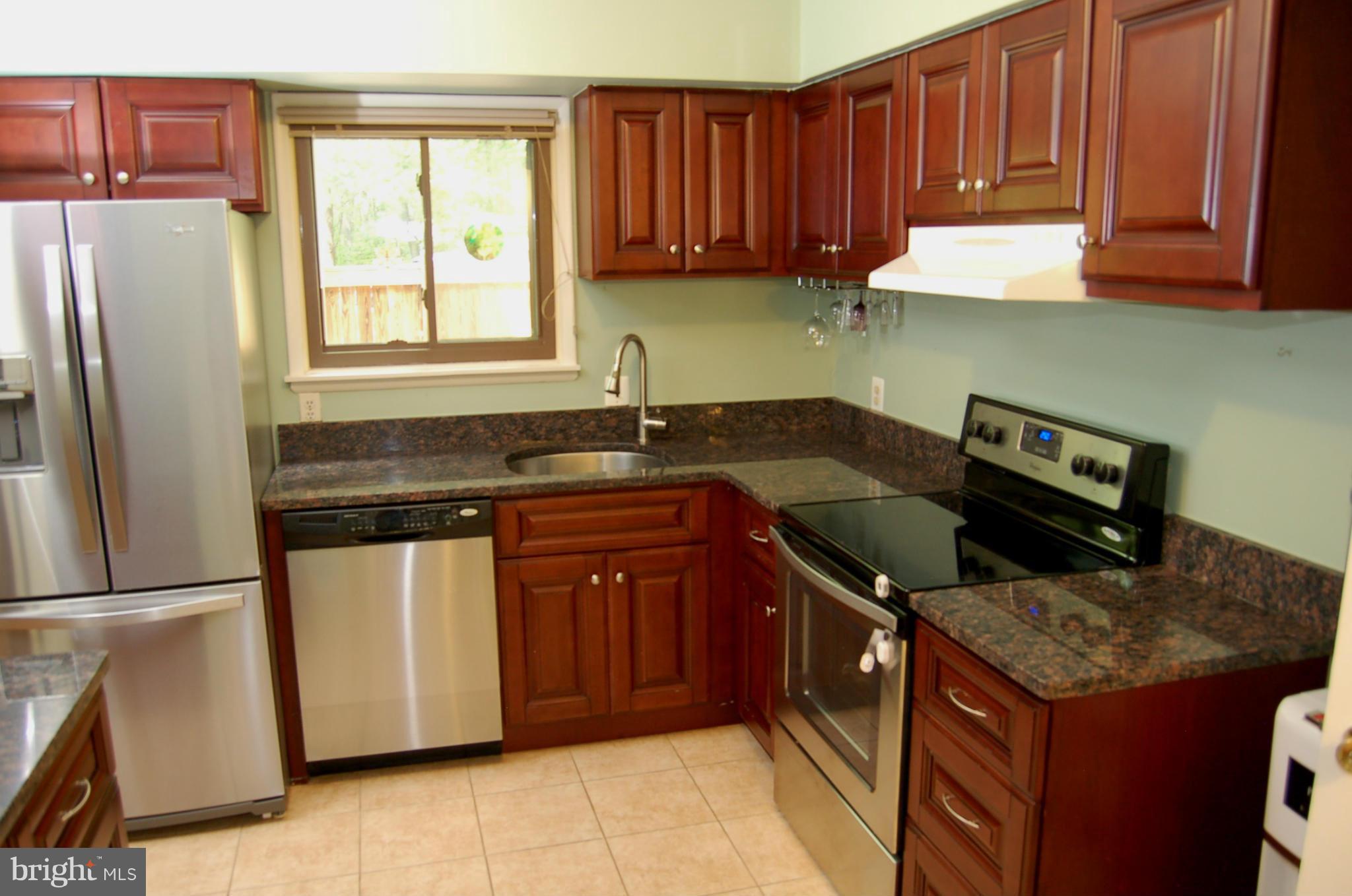 2452 Cloudcroft Square Reston, VA 20191 - Photo 8 of 25 Kitchen with Stainless Appliances