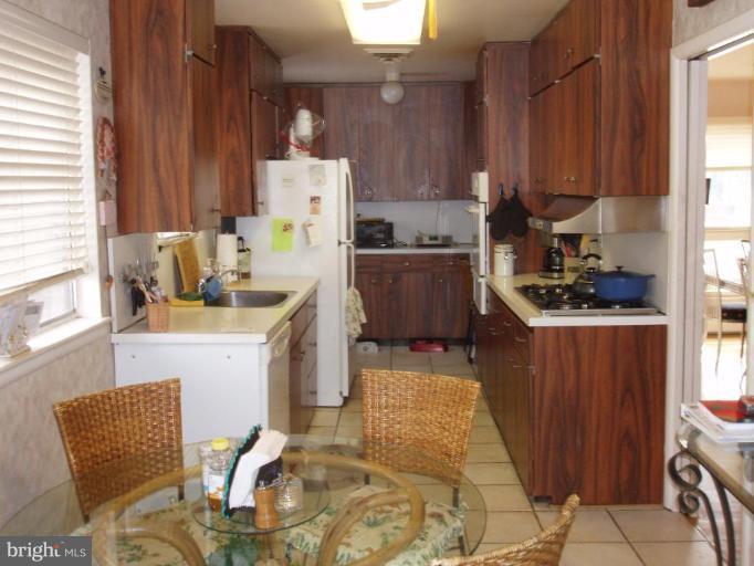 6207 Rockhurst Road Bethesda, MD 20817 - Photo 5 of 13 Kitchen