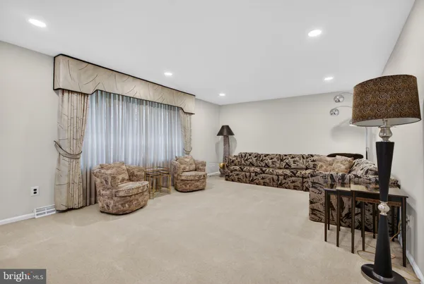 $850,000 | 3 Rymill Terrace, Cherry Hill, NJ 08003