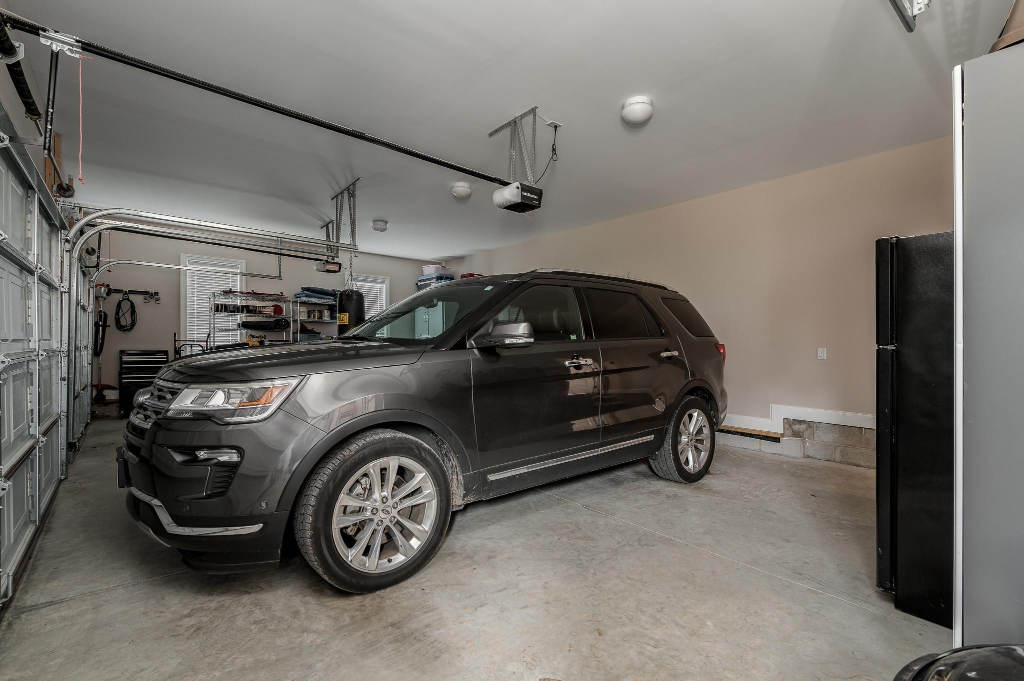 4306 Singleton Drive Murfreesboro, TN 37127 - Photo 33 of 34 a view of a car in garage