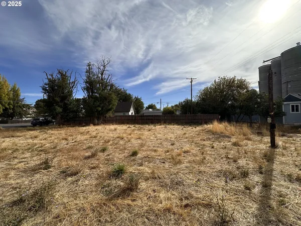 $60,000 | 204 West Darland Drive, Goldendale, WA 98620