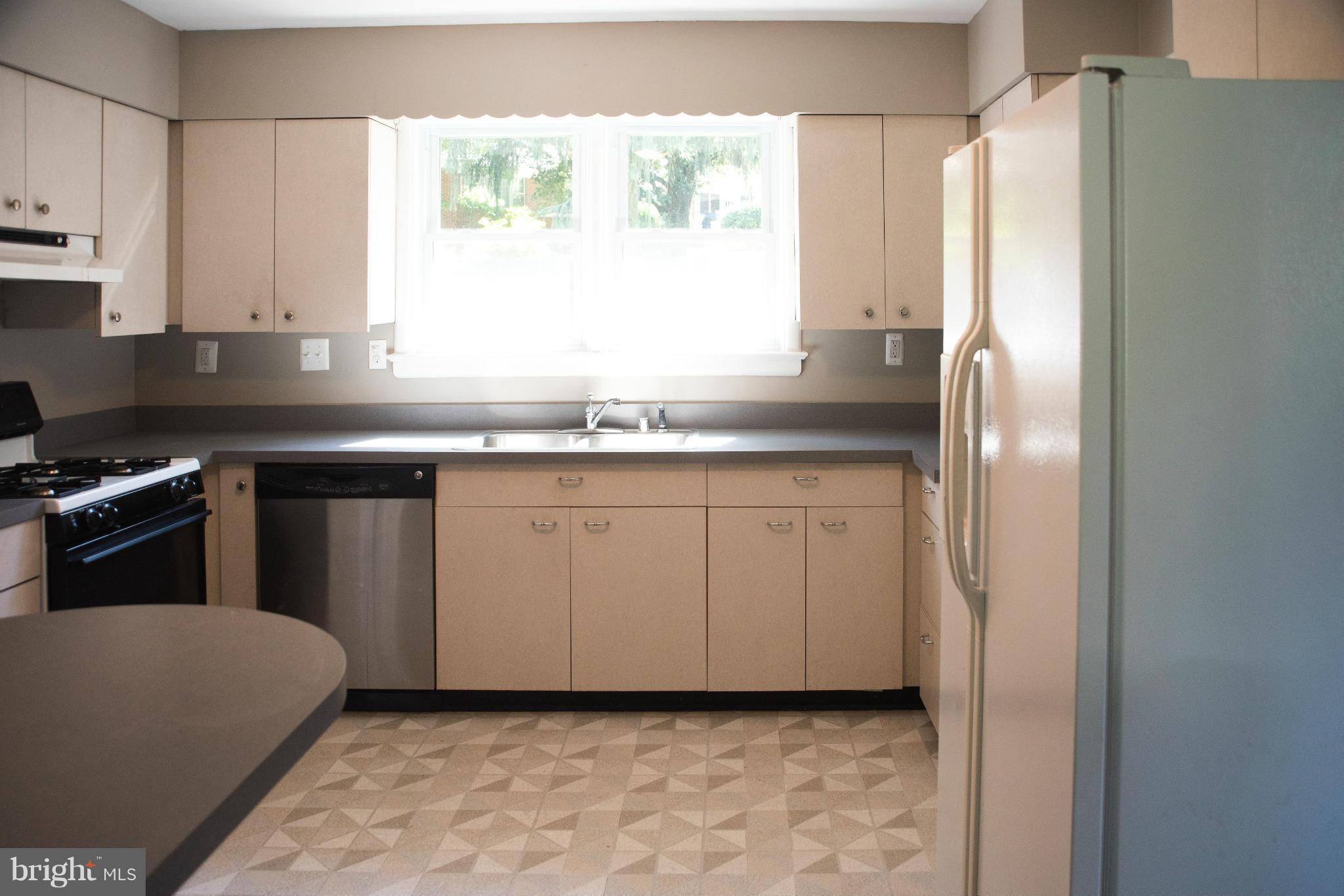 13206 Bregman Road Silver Spring, MD 20904 - Photo 13 of 30 Kitchen