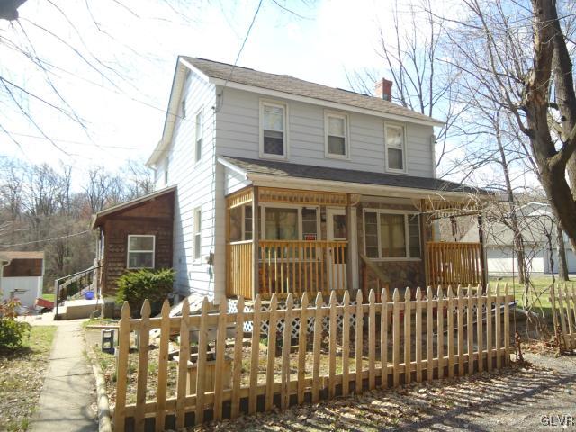 260 Shooktown Road Bangor, PA 18013 - Photo 4 of 20 a front view of a house with a garden