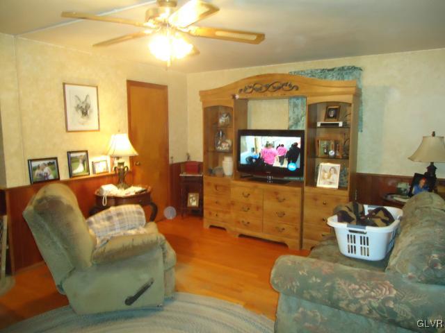 260 Shooktown Road Bangor, PA 18013 - Photo 8 of 20 a living room with furniture and a flat screen tv