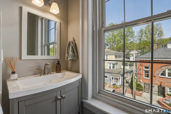 $1,900 | 130 Main Street, Unit 3A, Canton, CT 06019