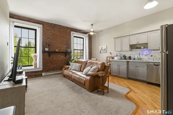 $1,900 | 130 Main Street, Unit 3A, Canton, CT 06019