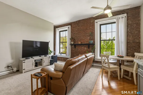 $1,900 | 130 Main Street, Unit 3A, Canton, CT 06019
