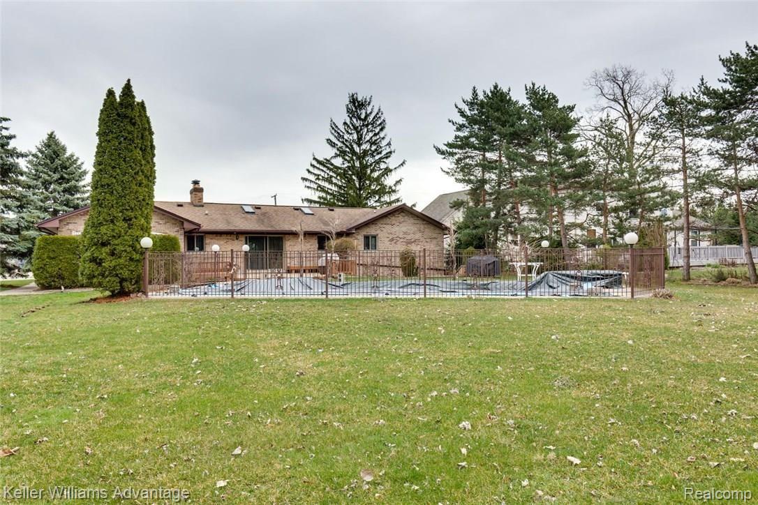 38747 Westchester Road Sterling Heights, MI 48310 - Photo 33 of 37 38747 Westchester Rd Sterling-large-033-21-Back of House-1500x1000-72dpi.jpg