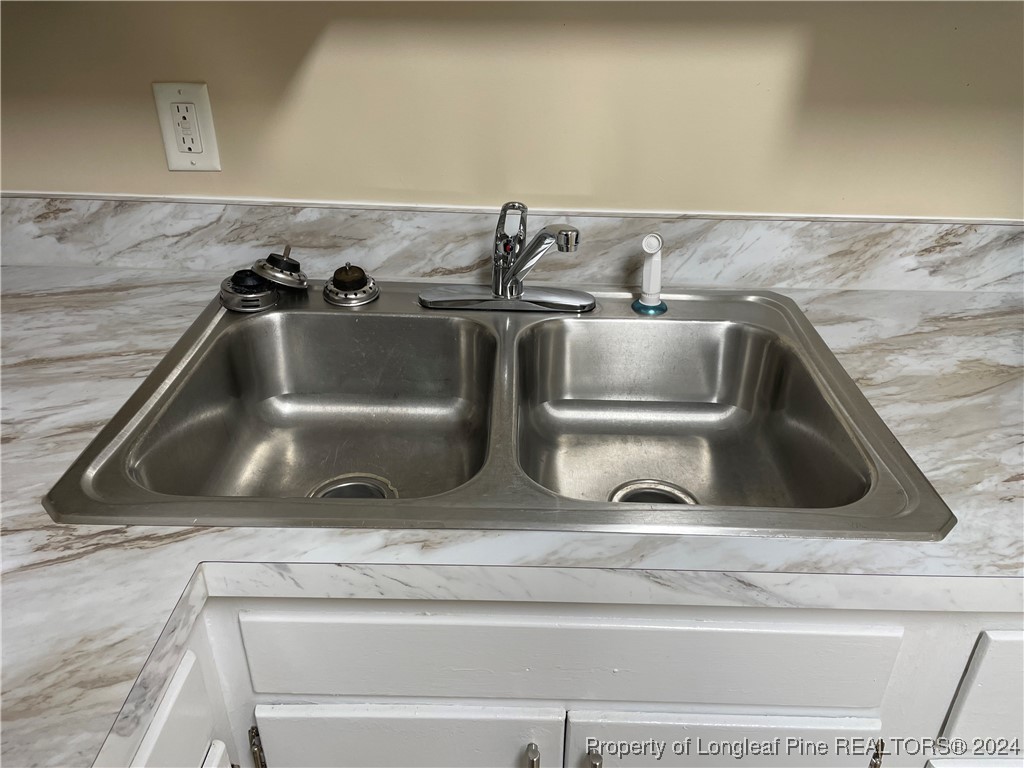 922 Rochester Drive Fayetteville, NC 28305 - Photo 12 of 40