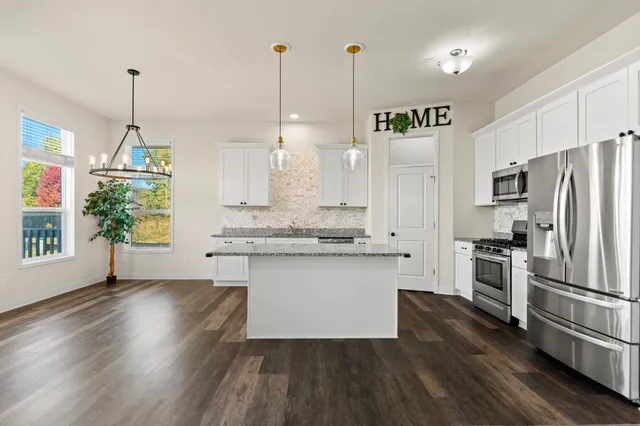 $339,900 | 9950 Leana Drive, Roscoe, IL 61073