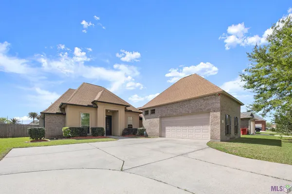 $385,000 | 6142 Waterford Lane, Sorrento, LA 70778