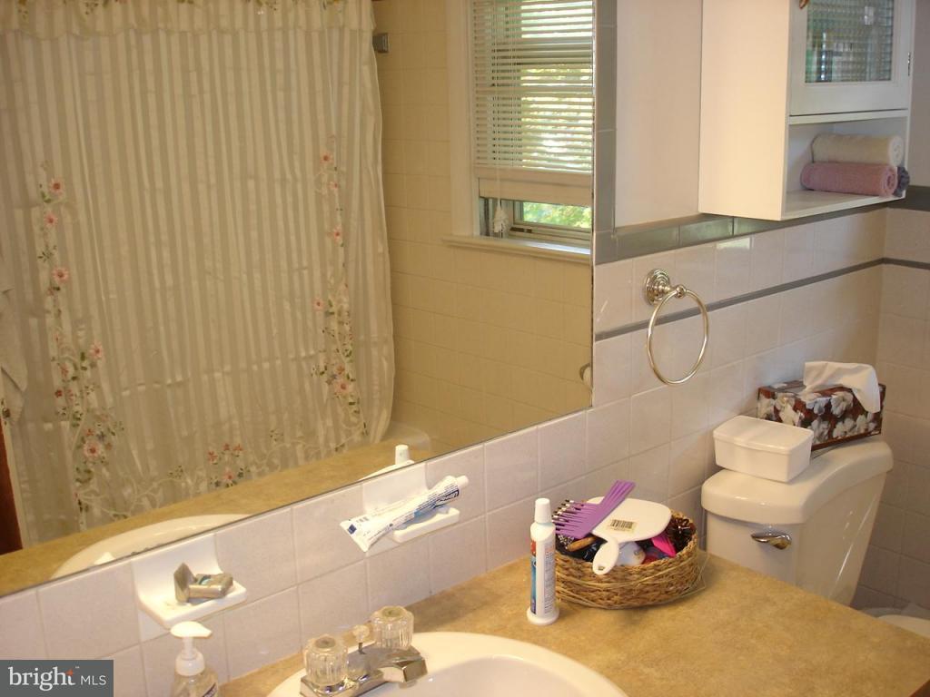 536 Lexington Road Lancaster, PA 17603 - Photo 2 of 13 Gallery Image 2