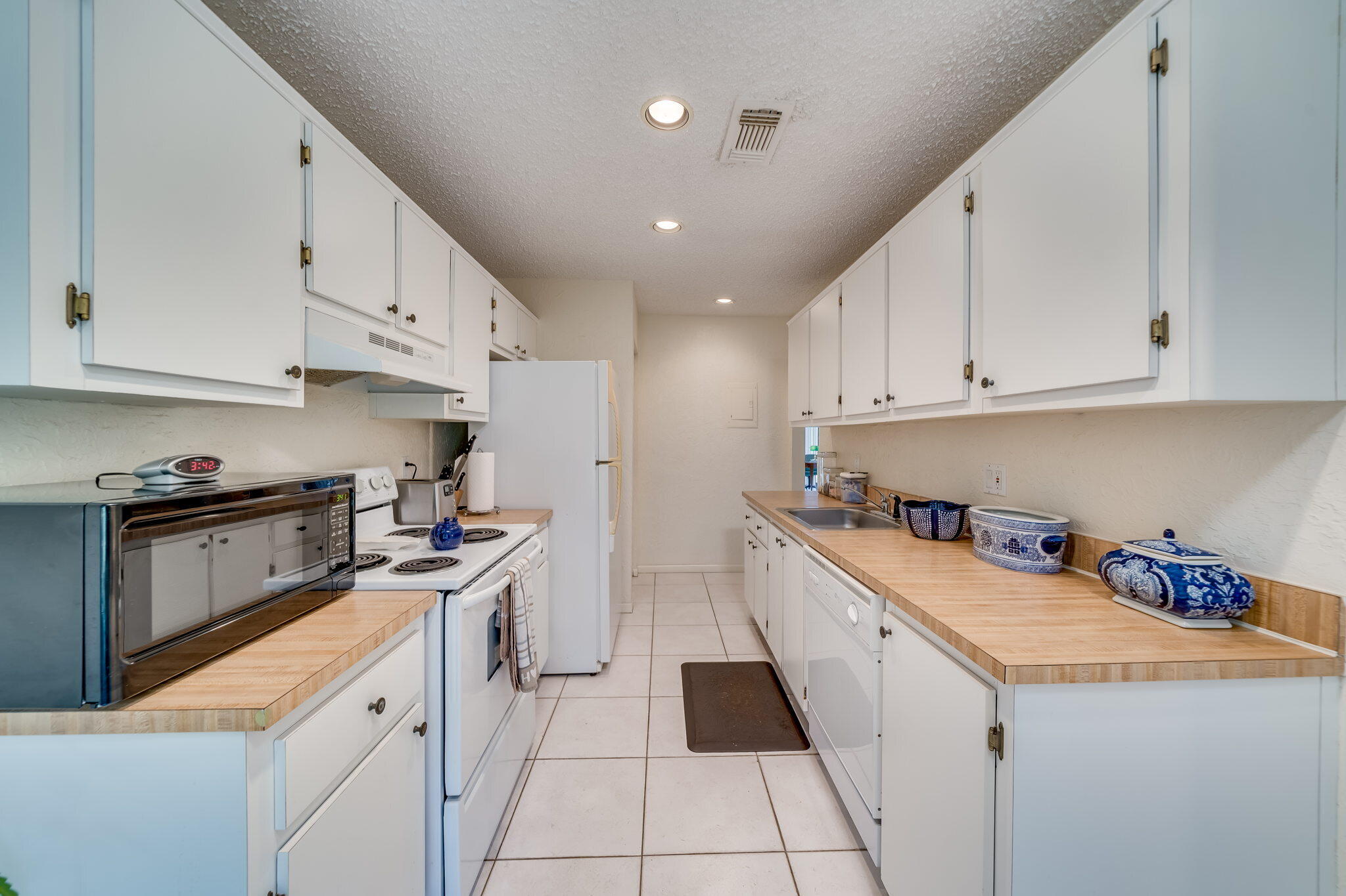 21743 Arriba Real, Unit 28G Boca Raton, FL 33433 - Photo 11 of 42 KITCHEN