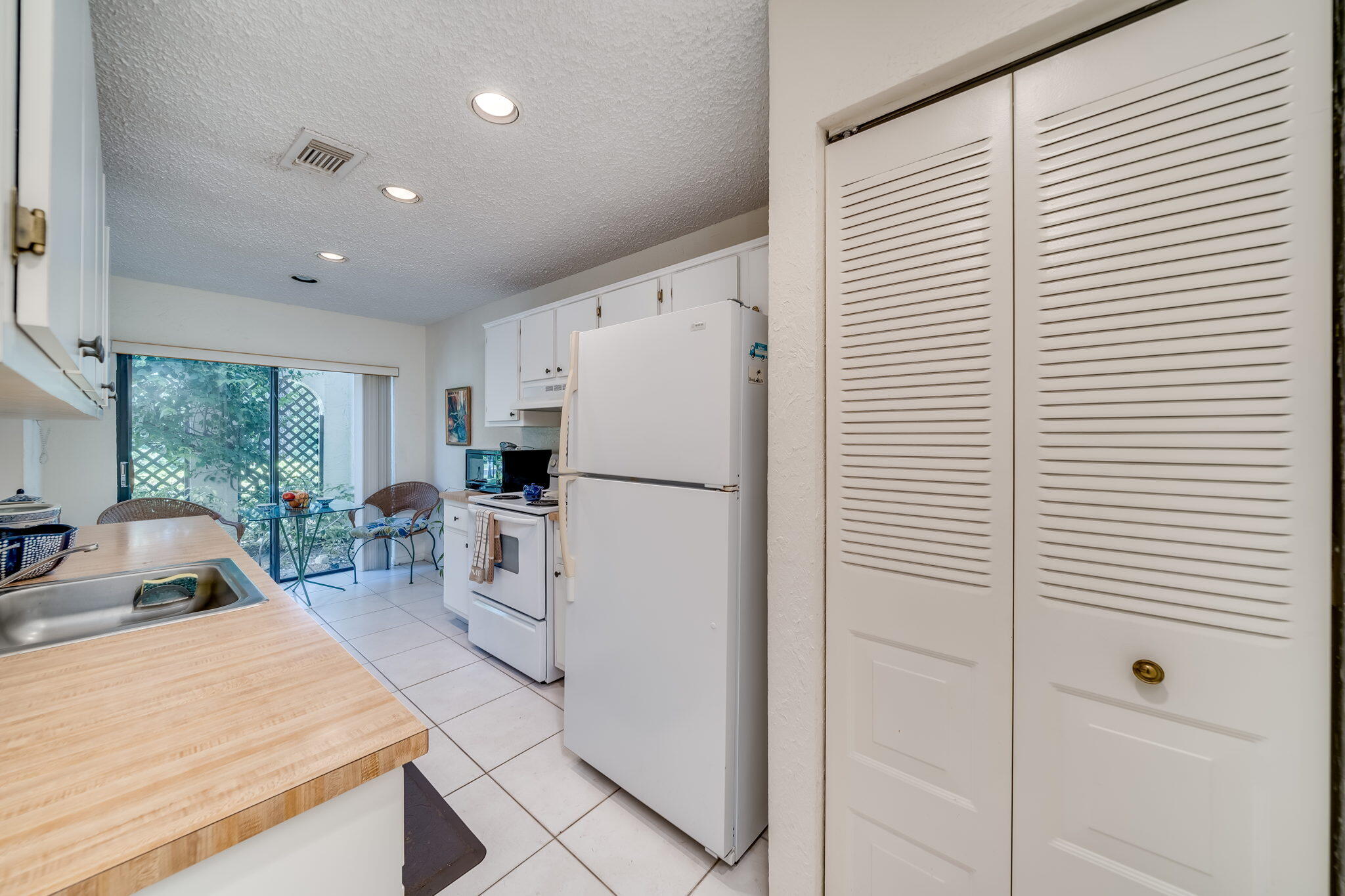 21743 Arriba Real, Unit 28G Boca Raton, FL 33433 - Photo 13 of 42 KITCHEN