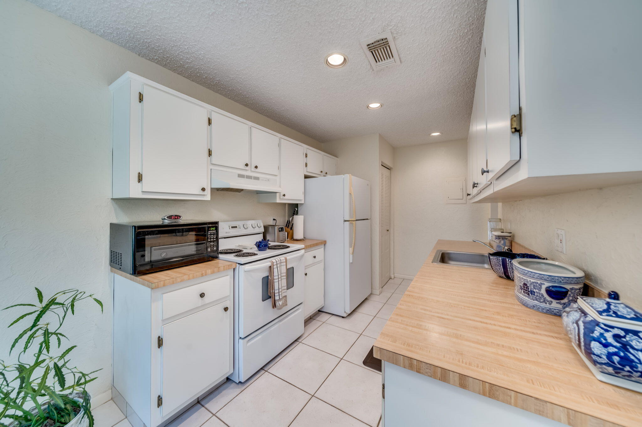 21743 Arriba Real, Unit 28G Boca Raton, FL 33433 - Photo 10 of 42 KITCHEN