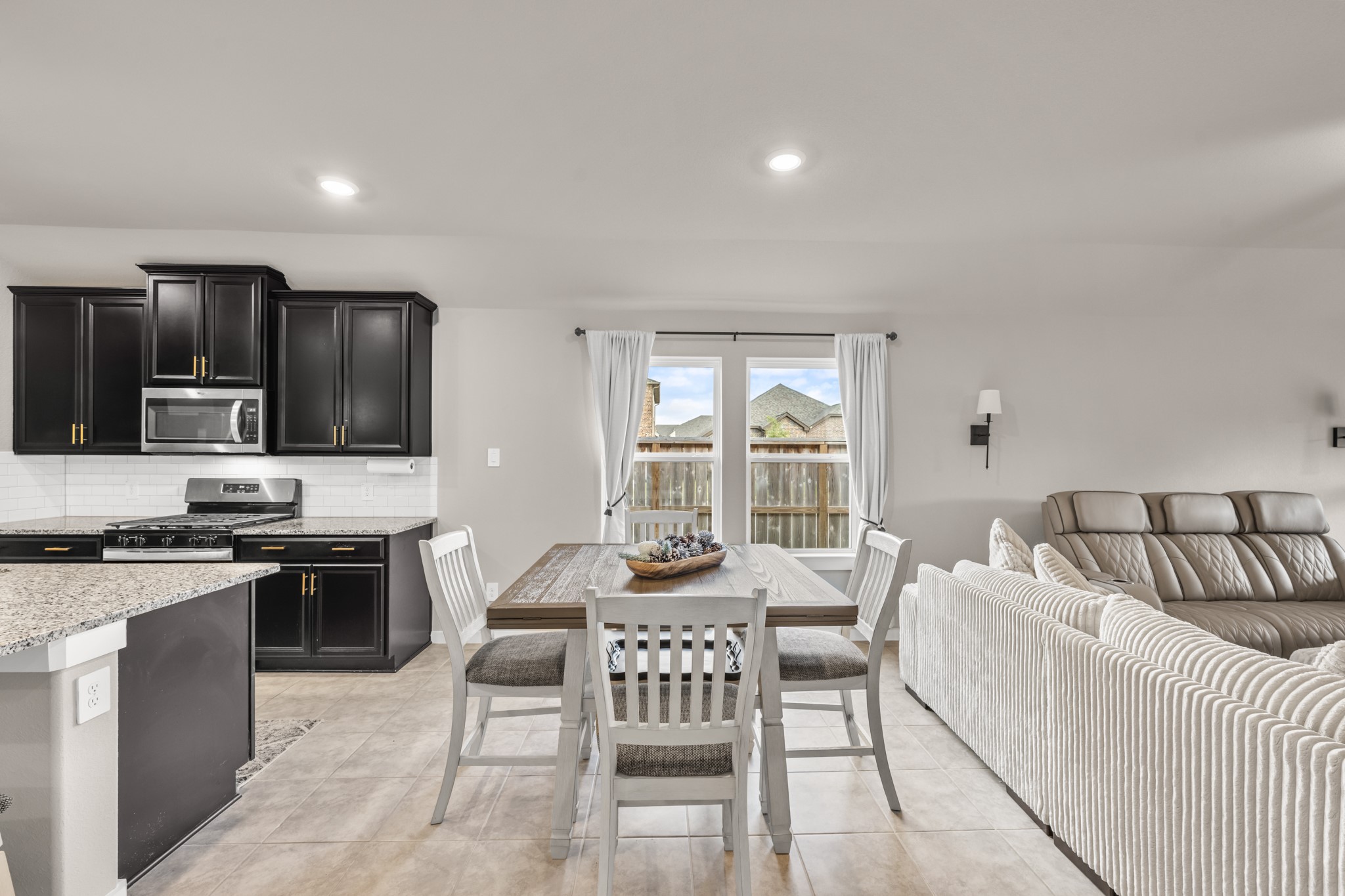 1326 Taft Pt Lane Rosharon, TX 77583 - Photo 13 of 39 a living room with furniture a flat screen tv and kitchen view