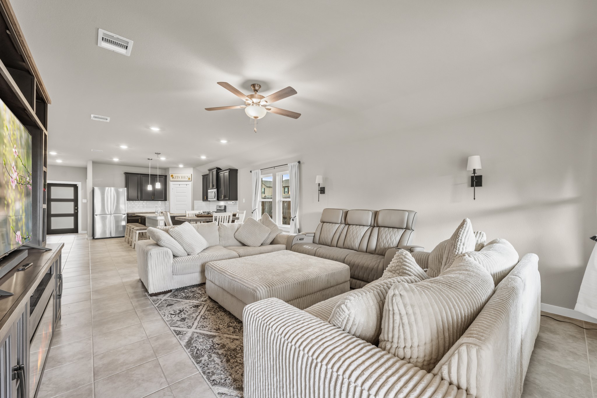 1326 Taft Pt Lane Rosharon, TX 77583 - Photo 18 of 39 a living room with furniture and a view of kitchen