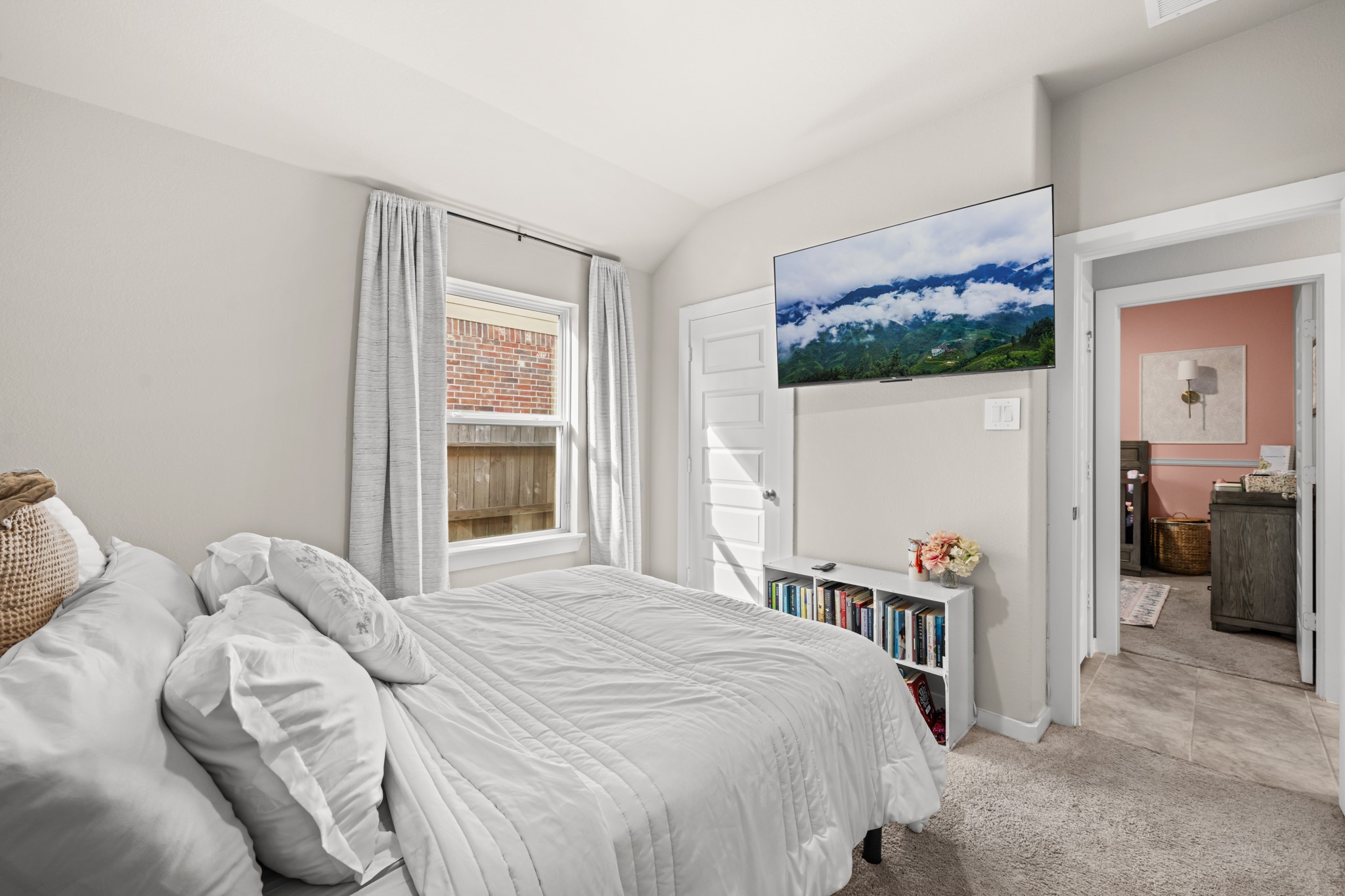 1326 Taft Pt Lane Rosharon, TX 77583 - Photo 30 of 39 a bedroom with a bed and a window