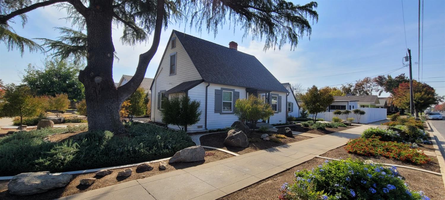 1410 10th Street Reedley, CA 93654 - Photo 5 of 44 a view of a house with backyard and sitting area
