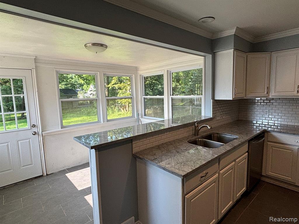226 East Tienken Road Rochester Hills, MI 48306 - Photo 2 of 9