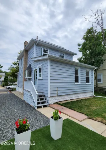 a house view with a backyard space