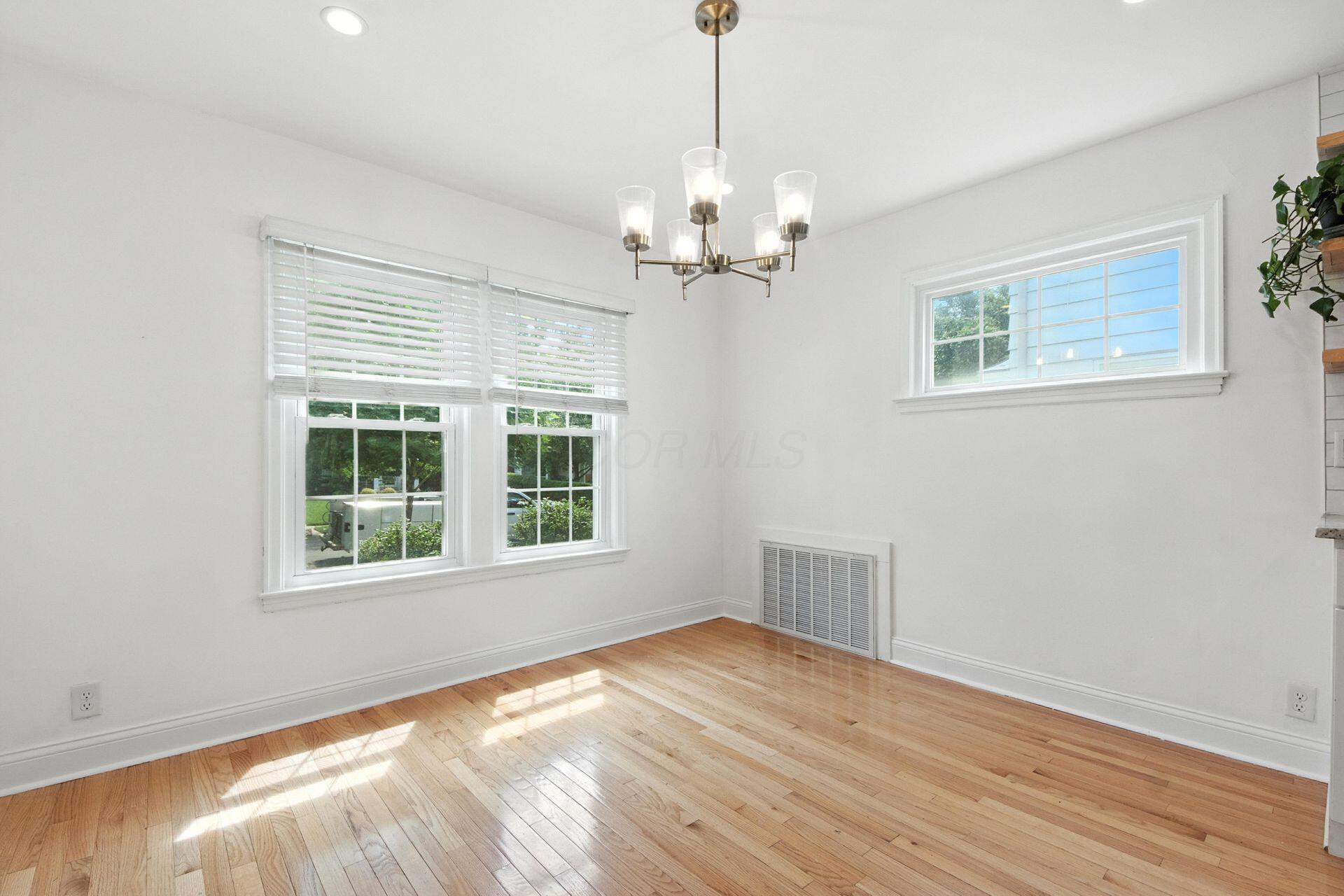 933 Vernon Road Columbus, OH 43209 - Photo 10 of 55 Dining Room