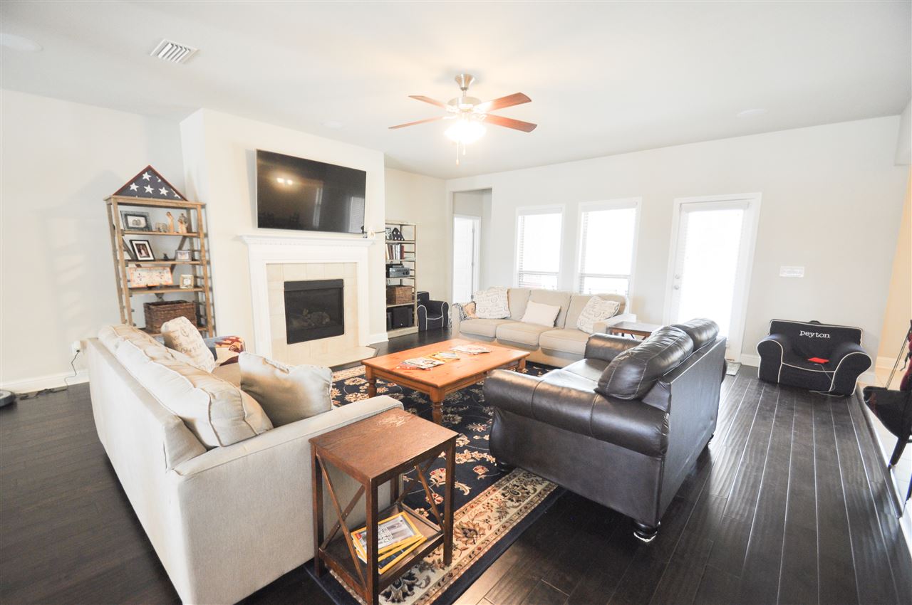 12700 Jenkins Pit Road Daphne, AL 36527 - Photo 3 of 25 Living Room