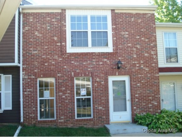 2 Sycamore Row Springfield, IL 62702 - Photo 1 of 8