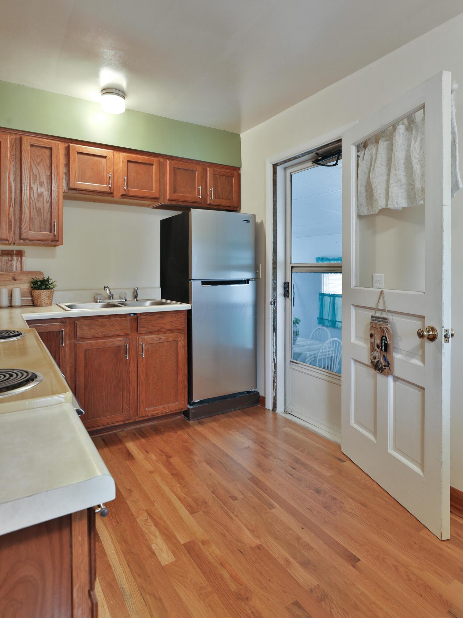 645 Morse Road Columbus, OH 43214 - Photo 30 of 41 Eat-in Kitchen