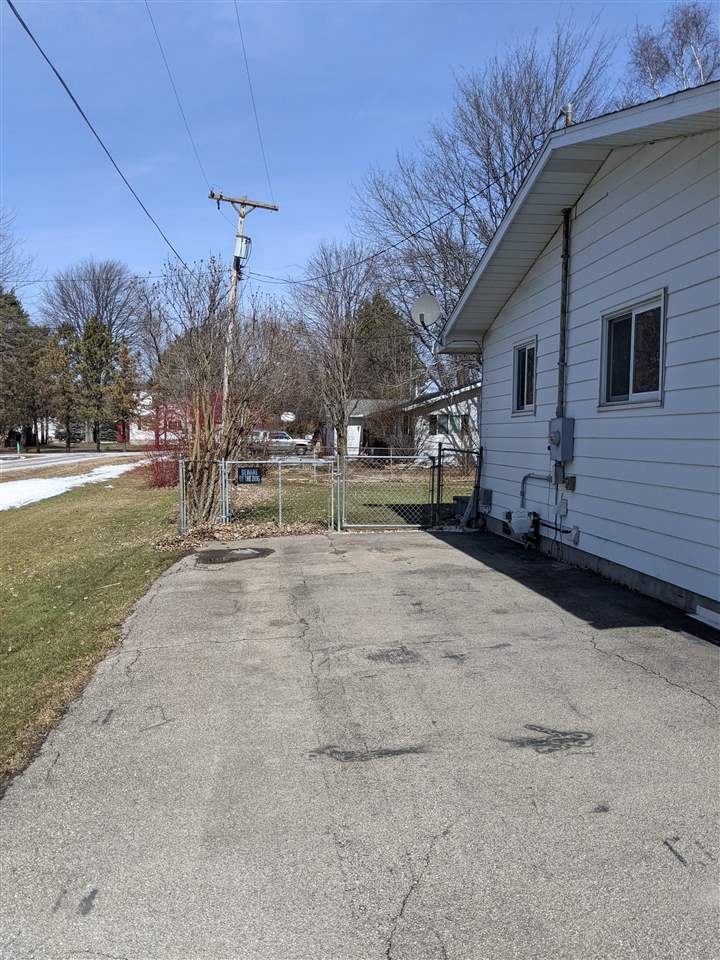 2401 East Beaver Road Kawkawlin, MI 48631 - Photo 3 of 27