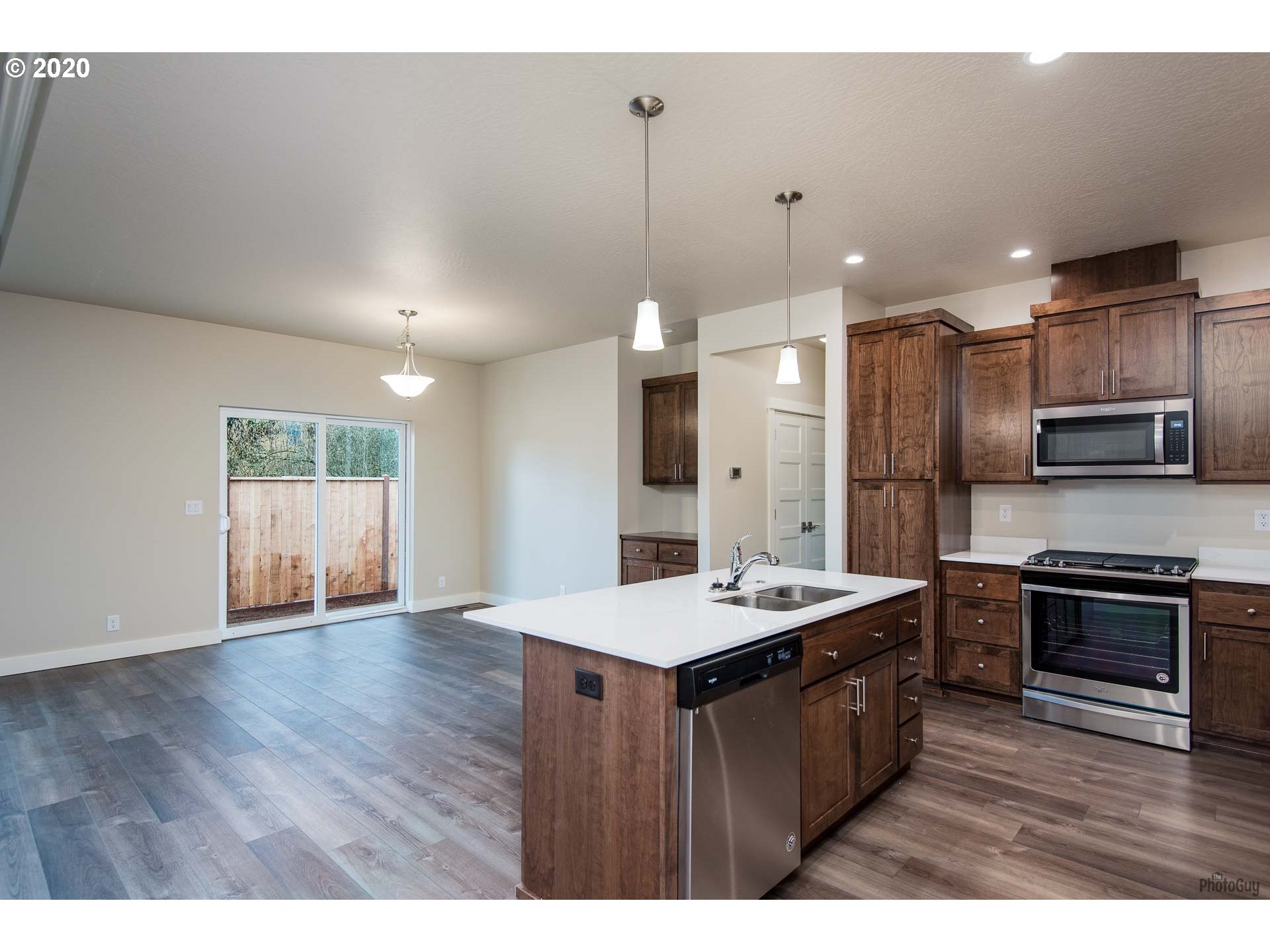 4233 Horace Street Springfield, OR 97478 - Photo 5 of 31