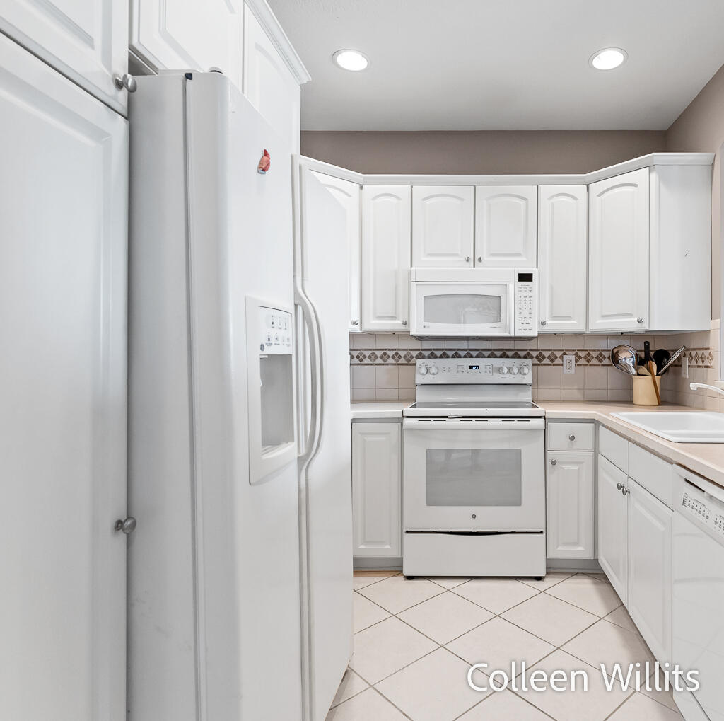 300 South Rath Avenue, Unit 43 Ludington, MI 49431 - Photo 18 of 45 300S.RathAve-29LoRes