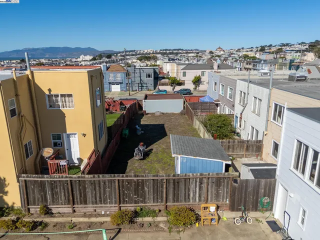 $800,000 | 3327 Quintara Street, San Francisco, CA 94116