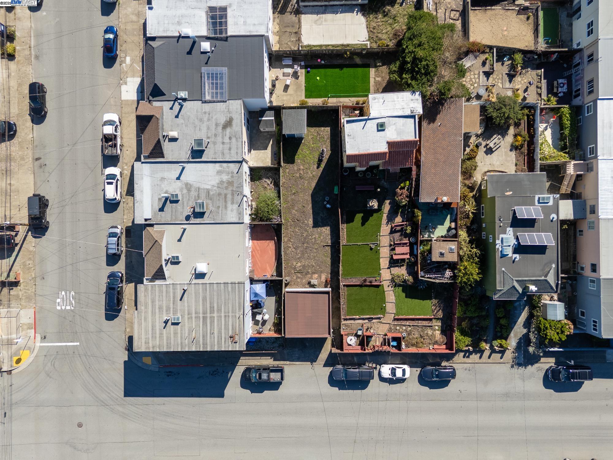 3327 Quintara Street San Francisco, CA 94116 - Photo 25 of 33 an aerial view of multiple house