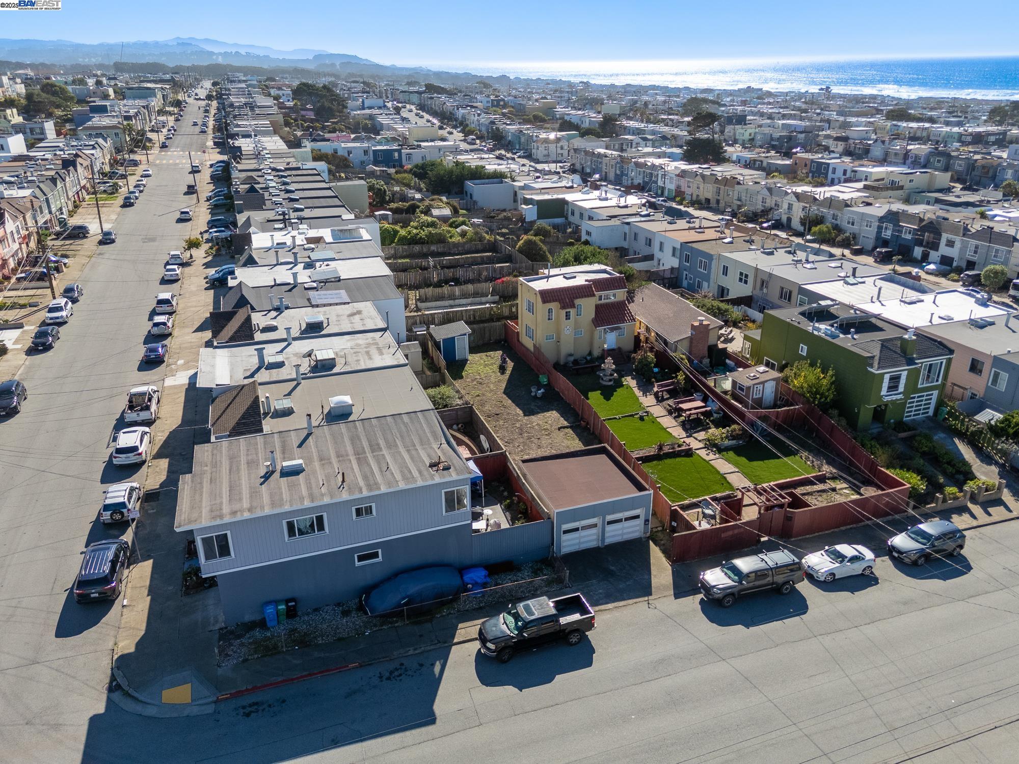 3327 Quintara Street San Francisco, CA 94116 - Photo 27 of 33 an aerial view of residential houses with outdoor space