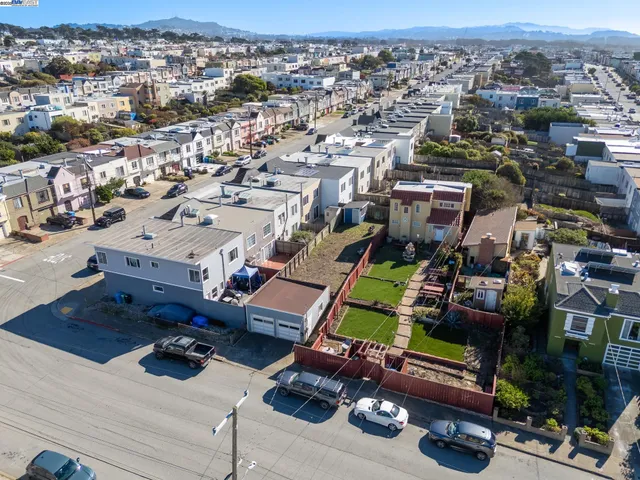 $800,000 | 3327 Quintara Street, San Francisco, CA 94116