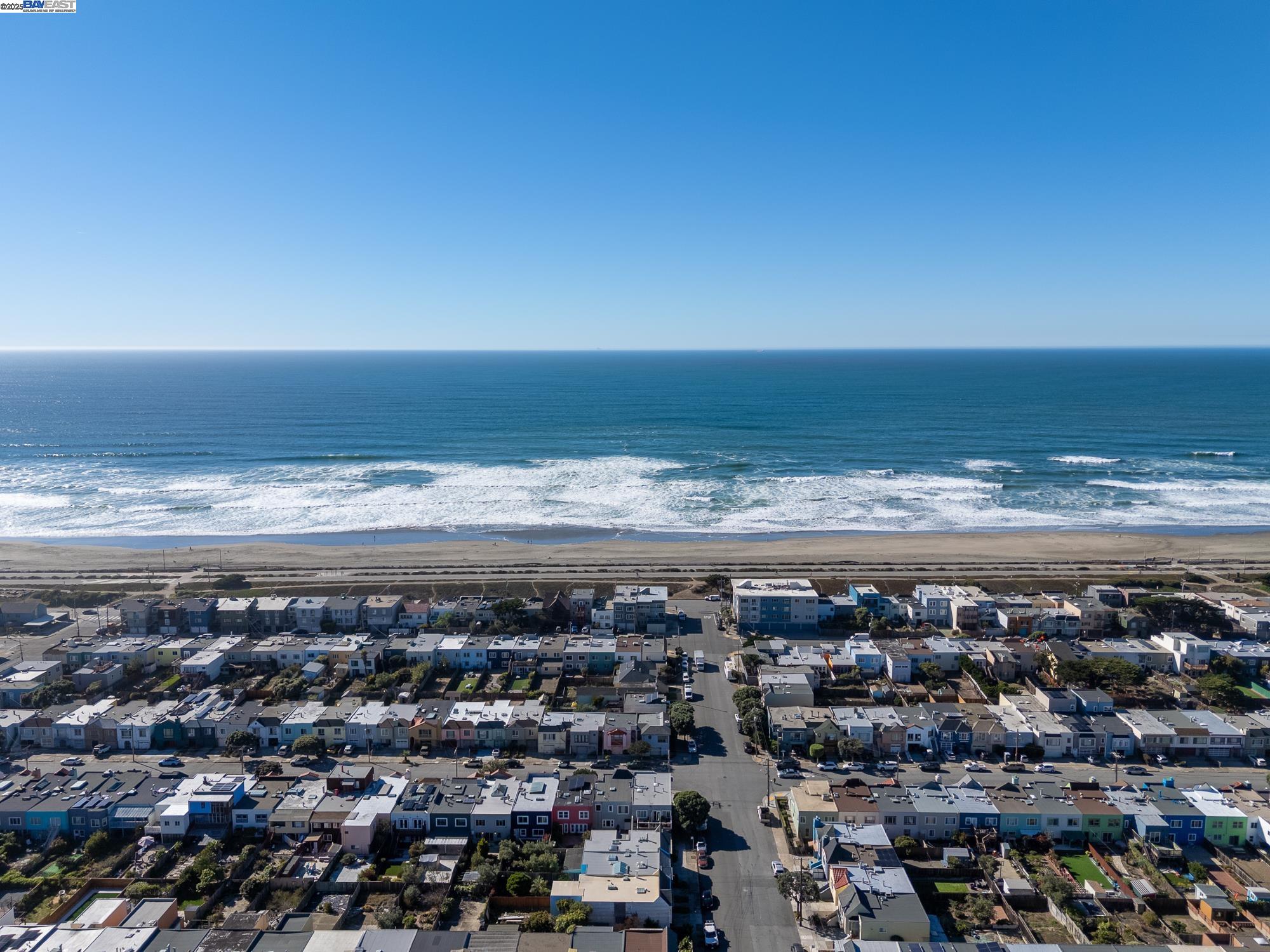 3327 Quintara Street San Francisco, CA 94116 - Photo 4 of 33 a view of a ocean