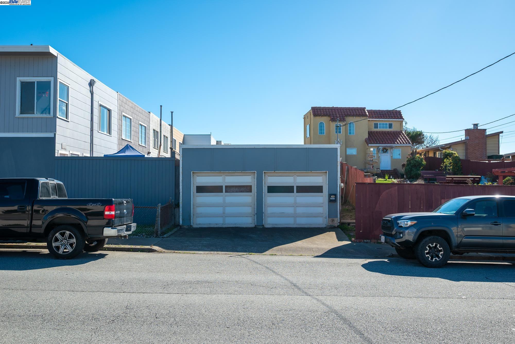 3327 Quintara Street San Francisco, CA 94116 - Photo 7 of 33 a car parked in front of a house