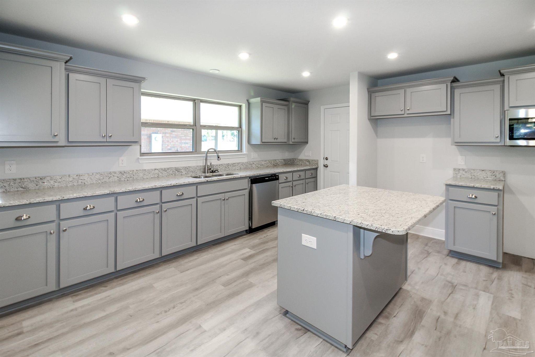 5913 Parsonage Circle Milton, FL 32570 - Photo 13 of 25