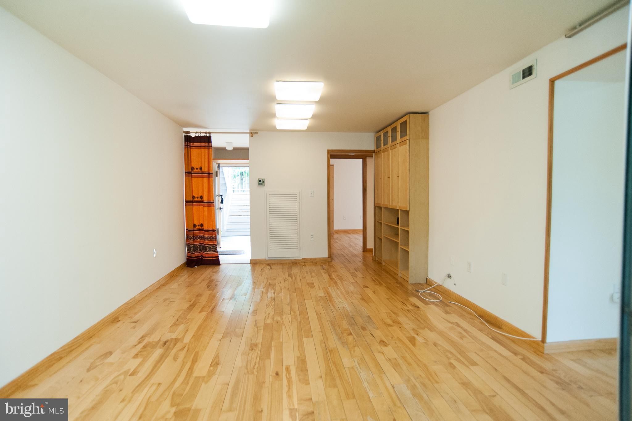 8677 Greenbelt Road, Unit 101 Greenbelt, MD 20770 - Photo 21 of 27 Living Room