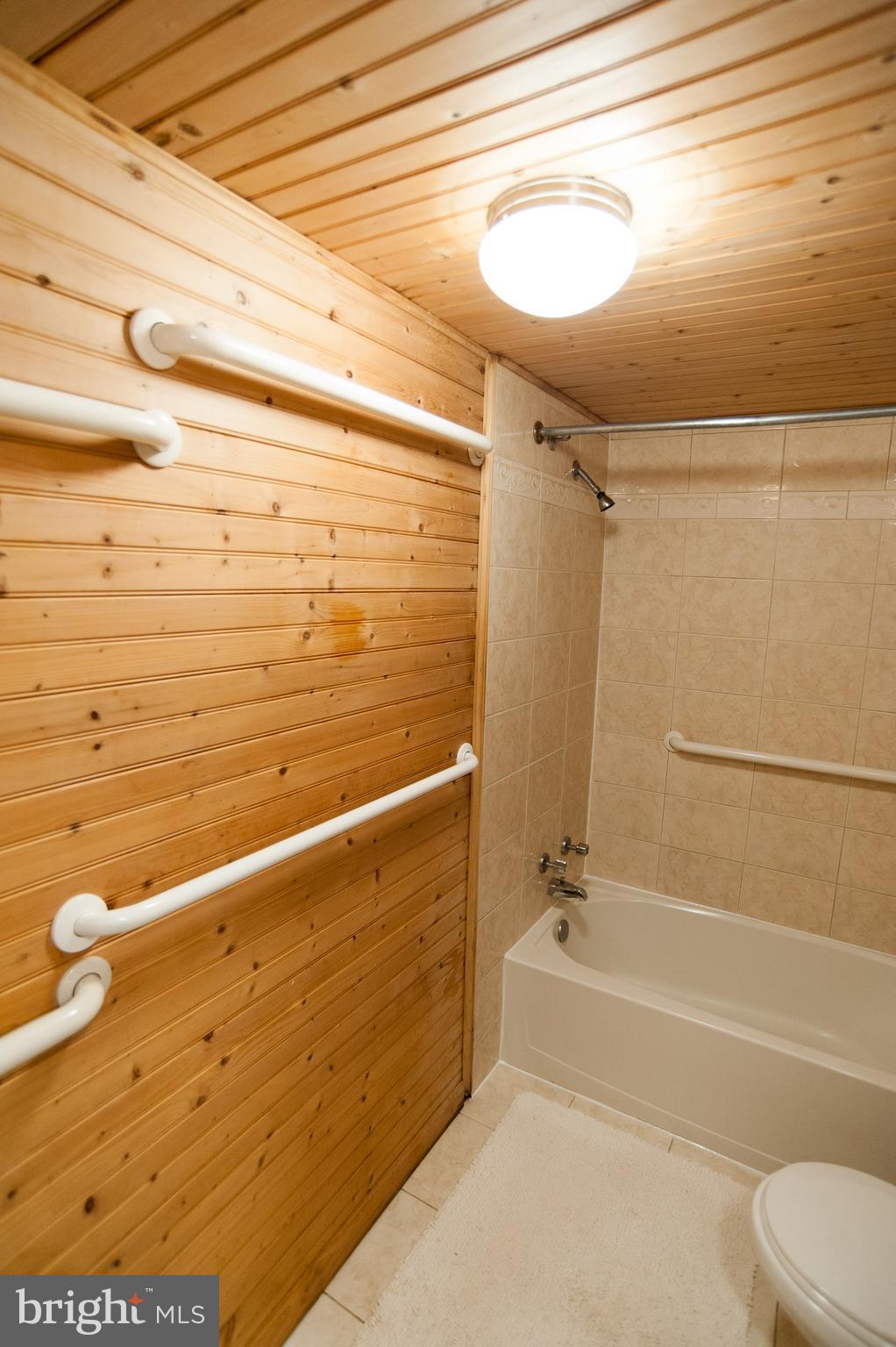 8677 Greenbelt Road, Unit 101 Greenbelt, MD 20770 - Photo 4 of 27 Bath (Master)