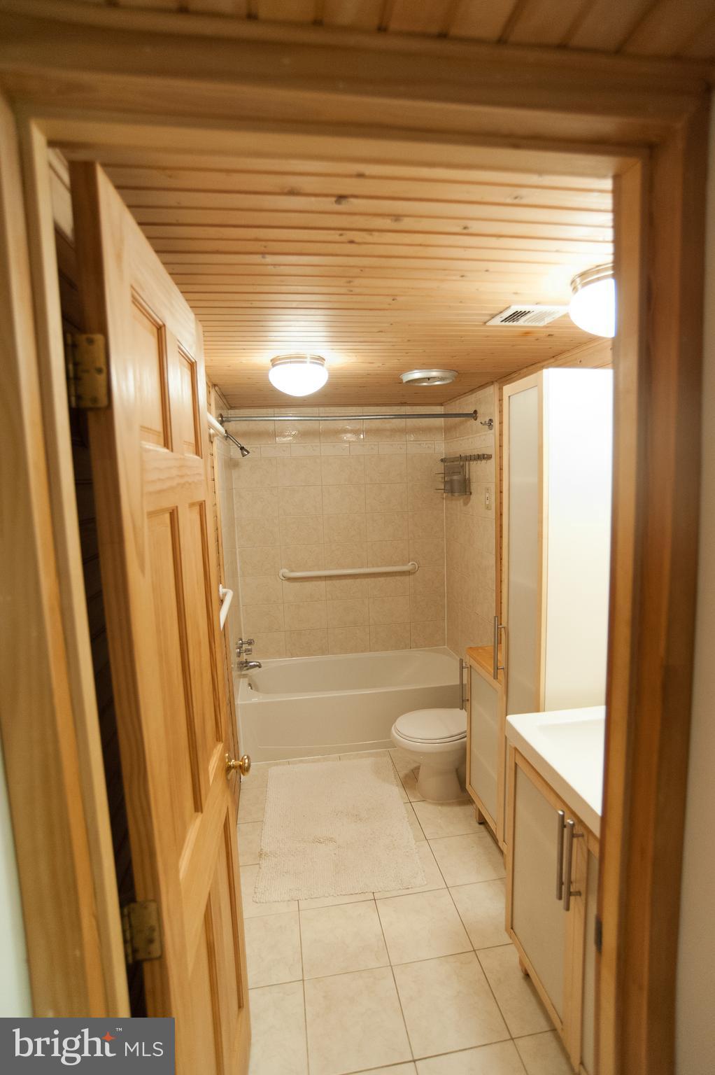 8677 Greenbelt Road, Unit 101 Greenbelt, MD 20770 - Photo 8 of 27 Bath