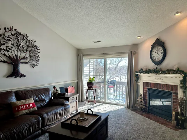 $299,900 | 636 Pewaukee Road, Unit H, Pewaukee, WI 53072