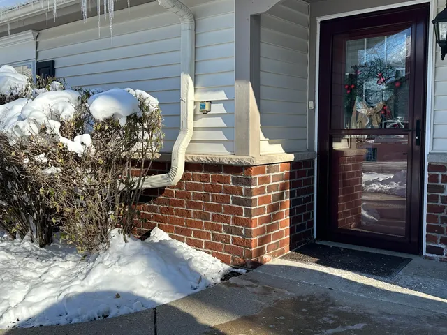 $299,900 | 636 Pewaukee Road, Unit H, Pewaukee, WI 53072